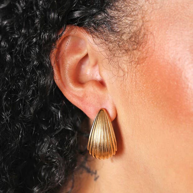 Ridged Teardrop Half Hoops