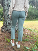 Load image into Gallery viewer, Oliver Cropped Jeans :: 1/24-15/31
