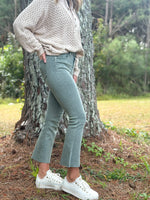 Load image into Gallery viewer, Oliver Cropped Jeans :: 1/24-15/31
