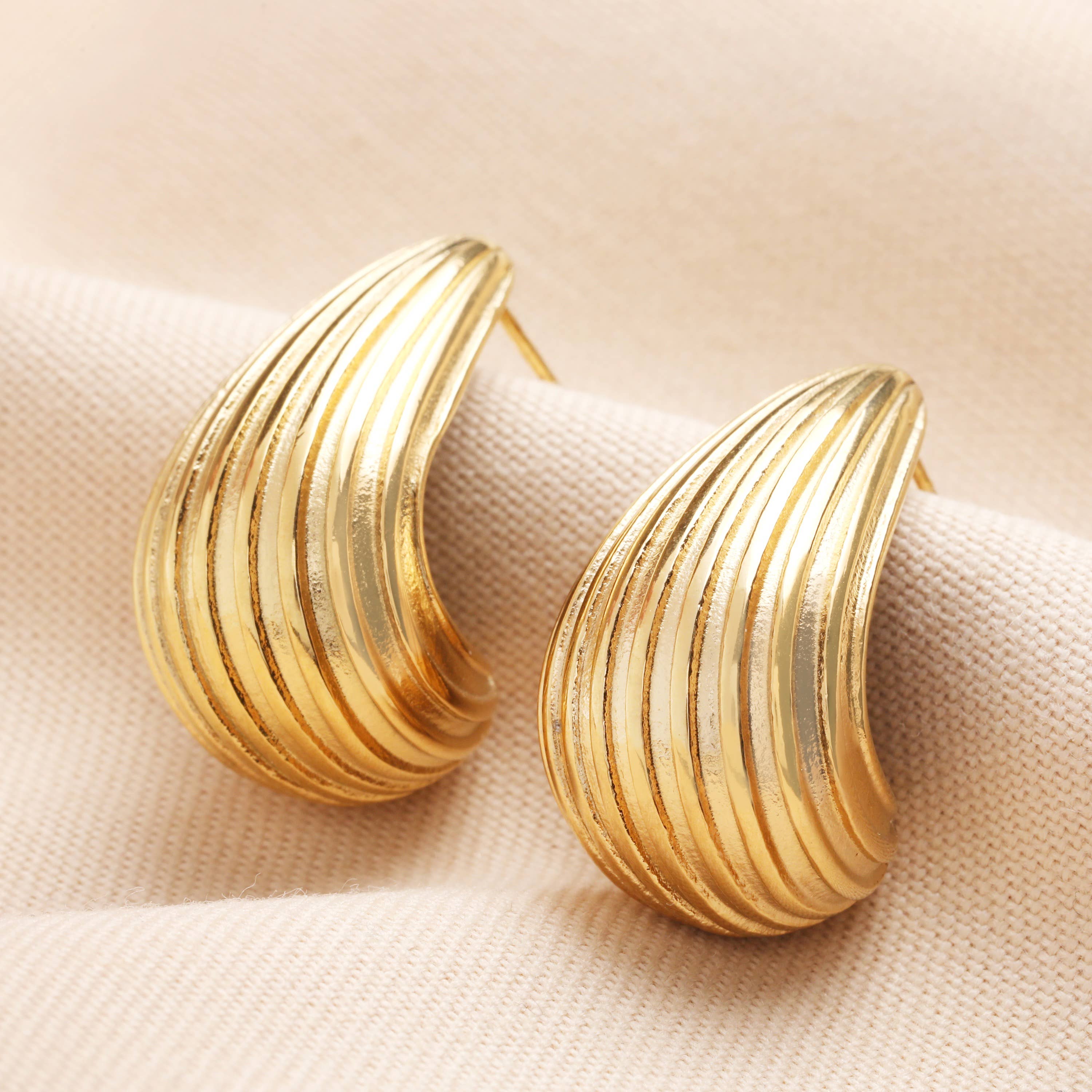 Ridged Teardrop Half Hoops