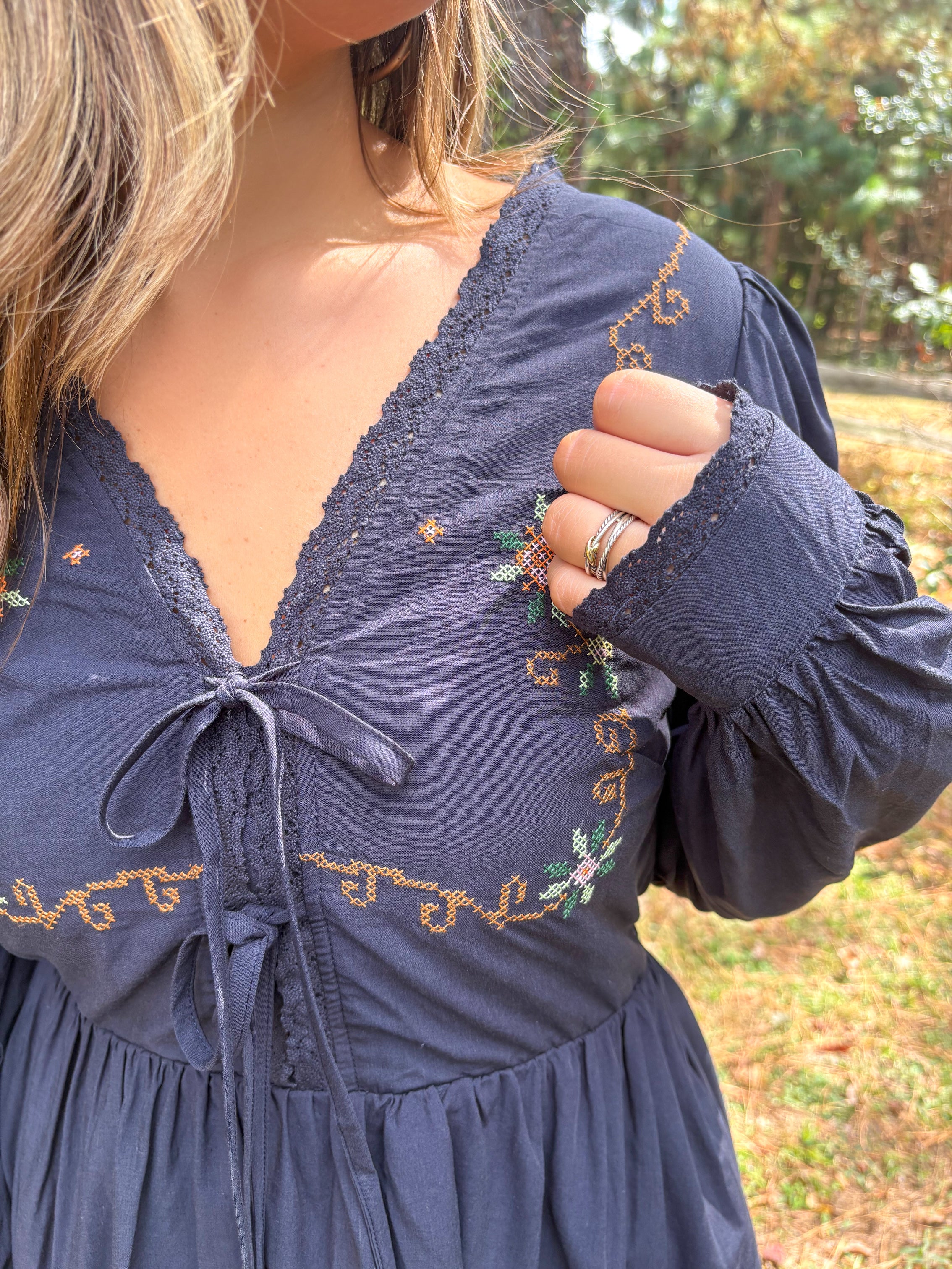 Lou Embroidered Dress :: S-L