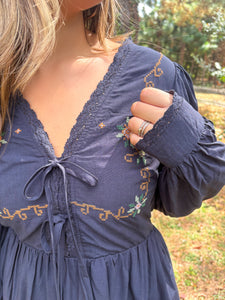 Lou Embroidered Dress :: S-L