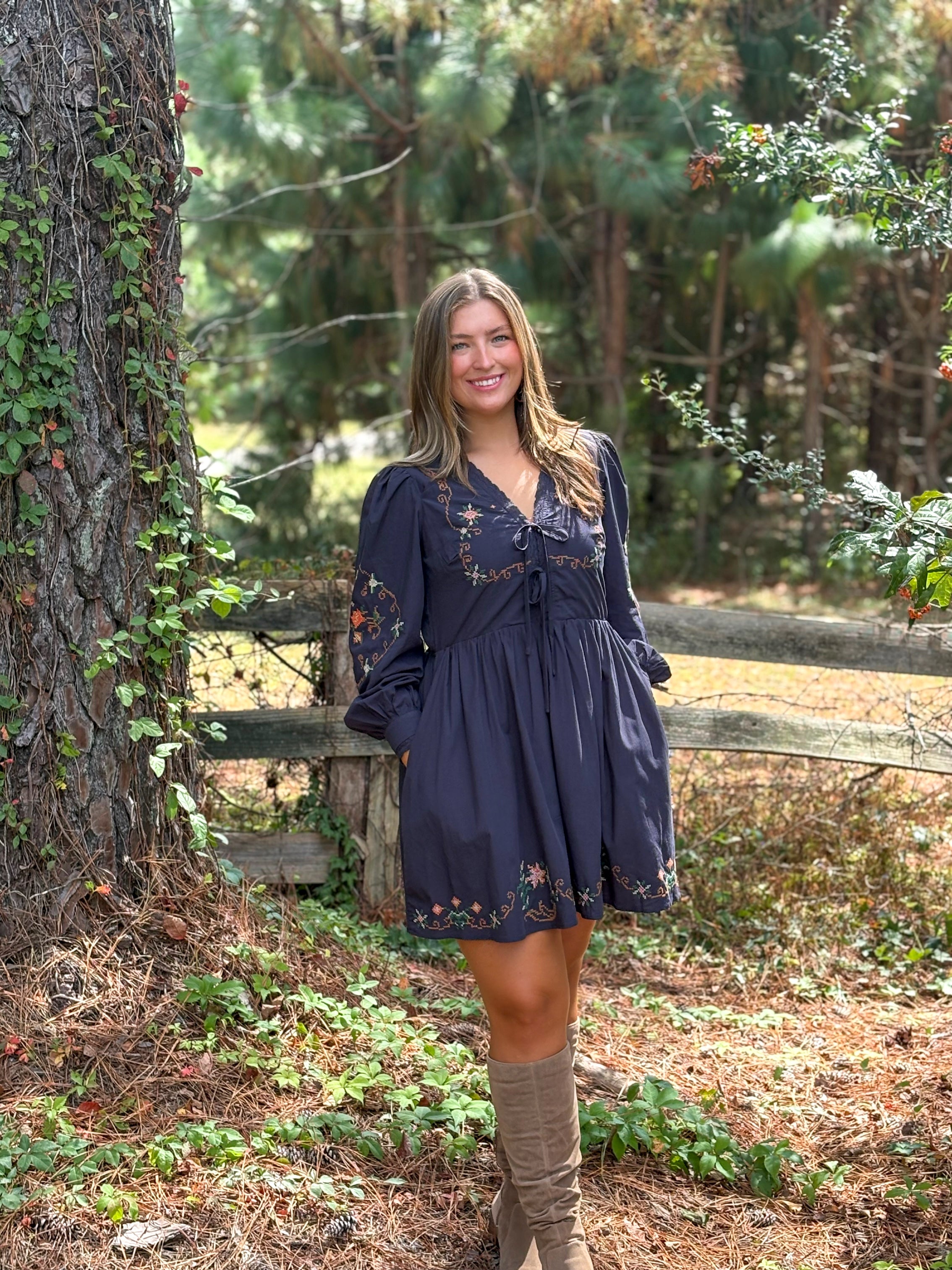 Lou Embroidered Dress :: S-L